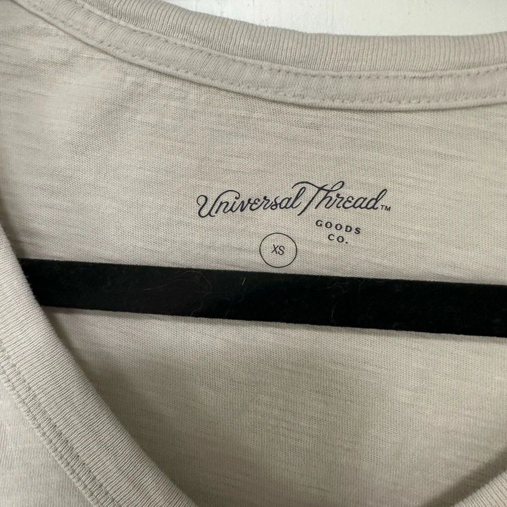 3 v-neck tops - Picture 6 of 7